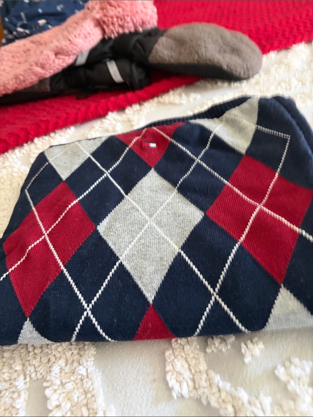 Tommy Hilfiger Men's Argyle scarf in Navy, Red & Gray
